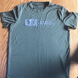 Men’s small army green Under Armour heatgear shirt